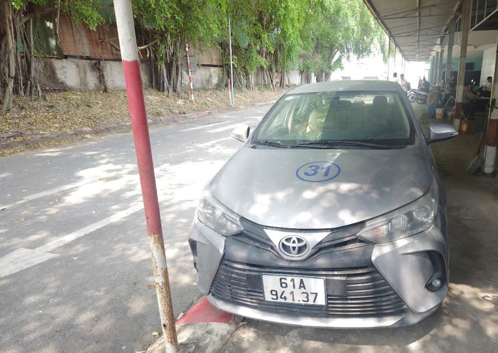 Bán Xe Ô tô 05 chỗ nhãn hiệu TOYOTA - VIOS 1.5E Biển số 61A-941.37