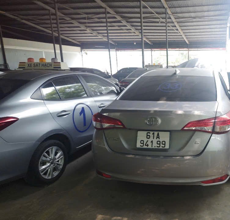 Bán Xe Ô tô 05 chỗ nhãn hiệu TOYOTA - VIOS 1.5E Biển số 61A-941.99