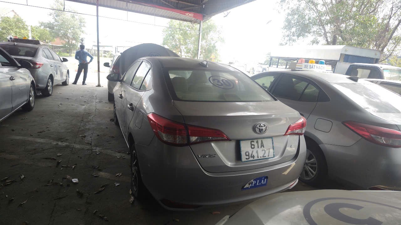 Bán Xe Ô tô 05 chỗ nhãn hiệu TOYOTA - VIOS 1.5E Biển số 61A-941.27