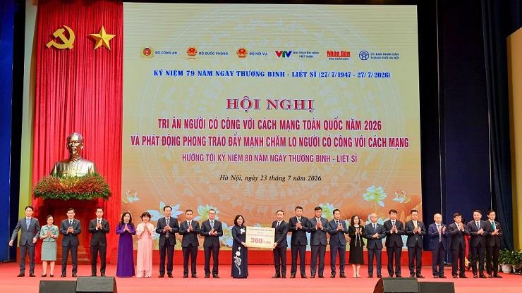 SACOMBANK trao tặng 15 tỷ đồng tri ân người có công với cách mạng