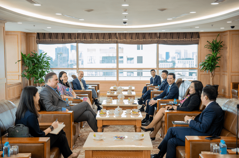 Sacombank gặp gỡ IBM bàn về đẩy mạnh chuyển đổi số 1 Sacombank và Tập đoàn IBM gặp gỡ chia sẻ thông tin về chương trình hợp tác chiến lược nhằm đẩy nhanh tiến độ chuyển đổi số