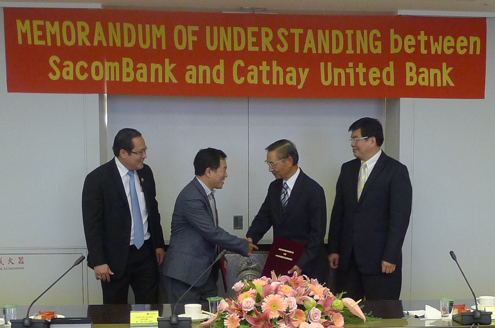 HinhCathayBank 1.b.jpg