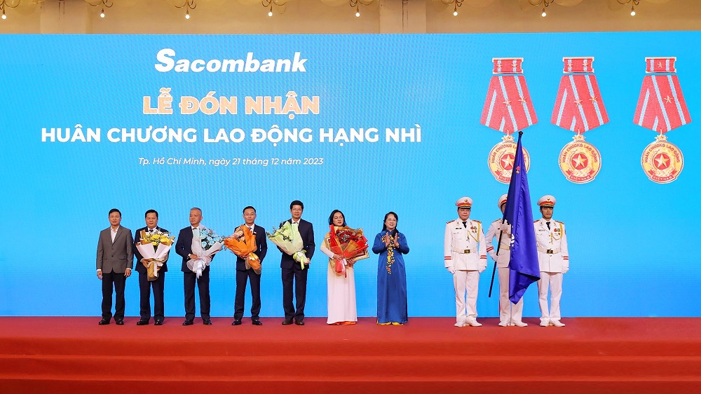 Sacombank đón tuổi 32 với loạt thành quả ấn tượng -4