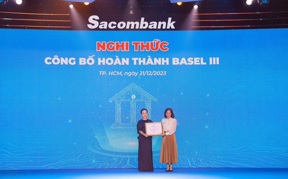 Sacombank đón tuổi 32 với loạt thành quả ấn tượng -3