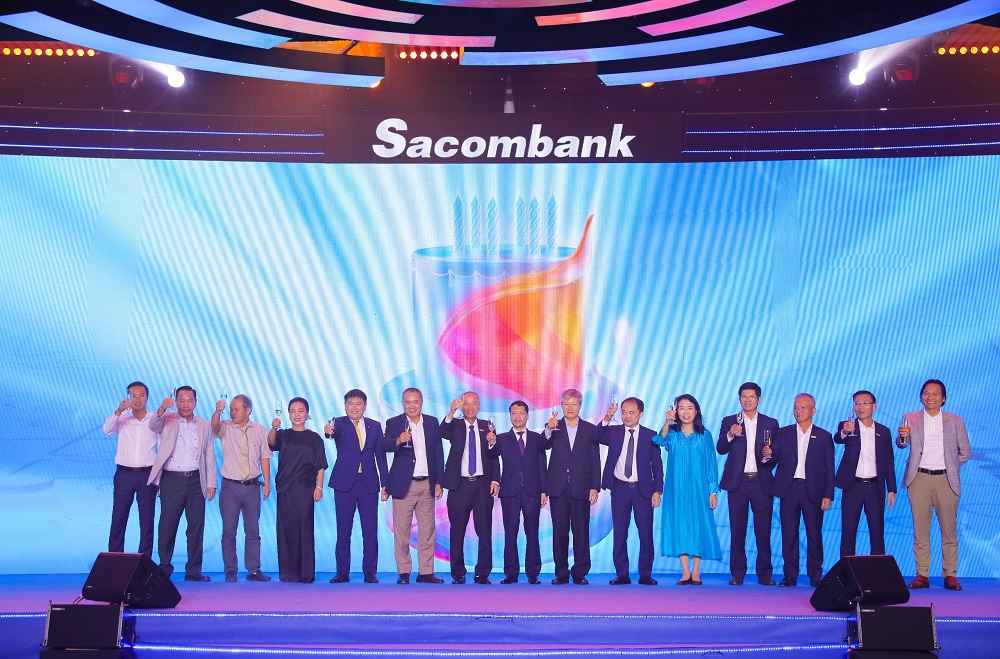 Sacombank đón tuổi 32 với loạt thành quả ấn tượng -1