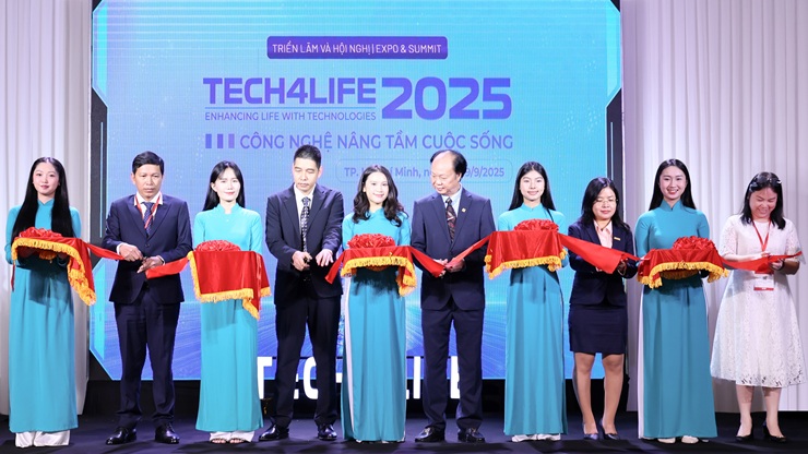 Sacombank giới thiệu loạt giải pháp quản lý tài chính tại Tech4Life 2025