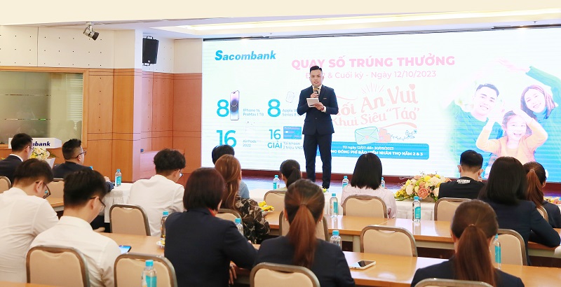 Sacombank quay số xác định các khách hàng trúng siêu Táo