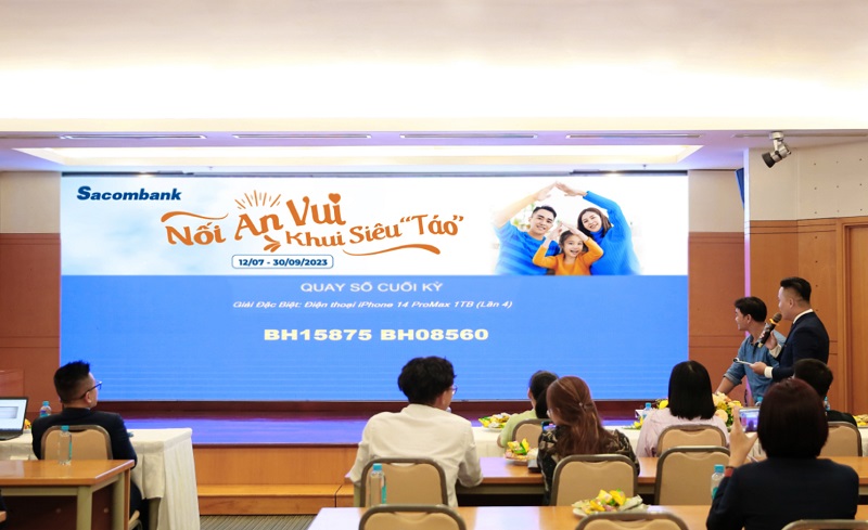 Sacombank quay số xác định các khách hàng trúng siêu Táo -2