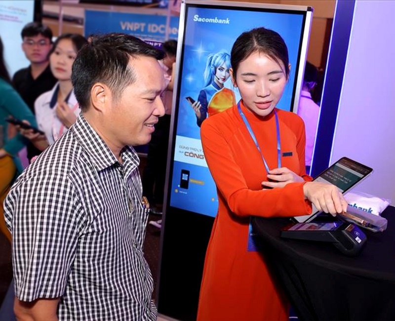 Sacombank thúc đẩy dịch vụ công và thanh toán không dùng tiền mặt -4