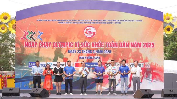 Sacombank fuels sports spirit at the 2025 Olympic Run Day for public health
