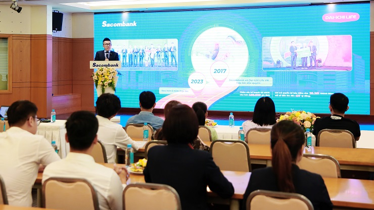 Sacombank quay số xác định các khách hàng trúng siêu Táo -1